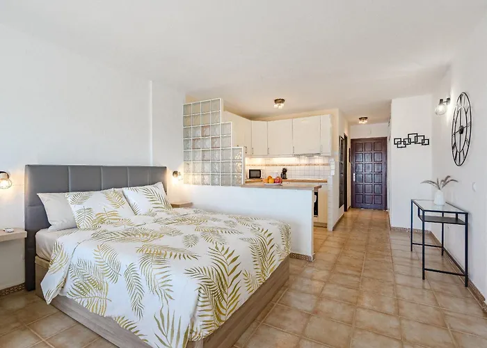 Heated Pool Marina Primavera Адехе